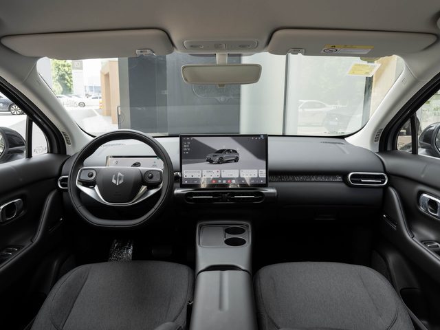 Leapmotor A05 — торпедо и мультимедиа