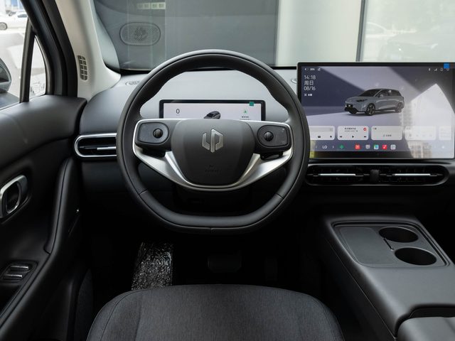 Leapmotor A05 — руль и приборная панель