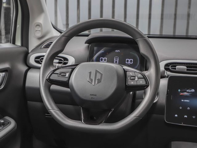 Leapmotor T03 — руль и приборная панель